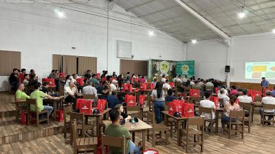 Produtores participam de palestra sobre novas tecnologias em sementes para pastagens na Sociedade Rural de Laranjeiras do Sul